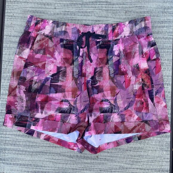 Lululemon Size 8 Women Spring Break Away Shorts Pink Print Sun Dazed 3.5" Inseam - Picture 1 of 7